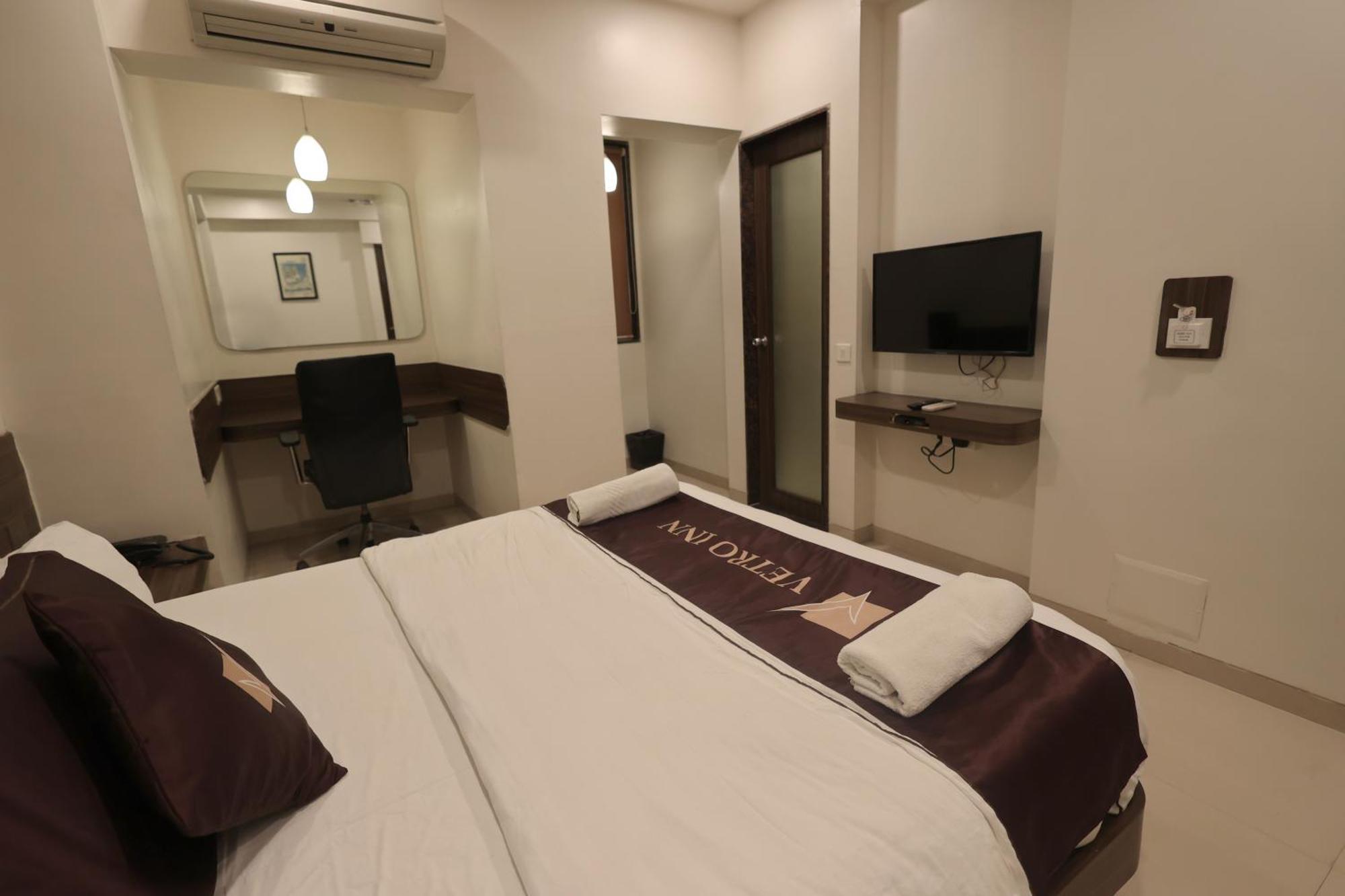 Hotel Vetro Inn Сурат Экстерьер фото