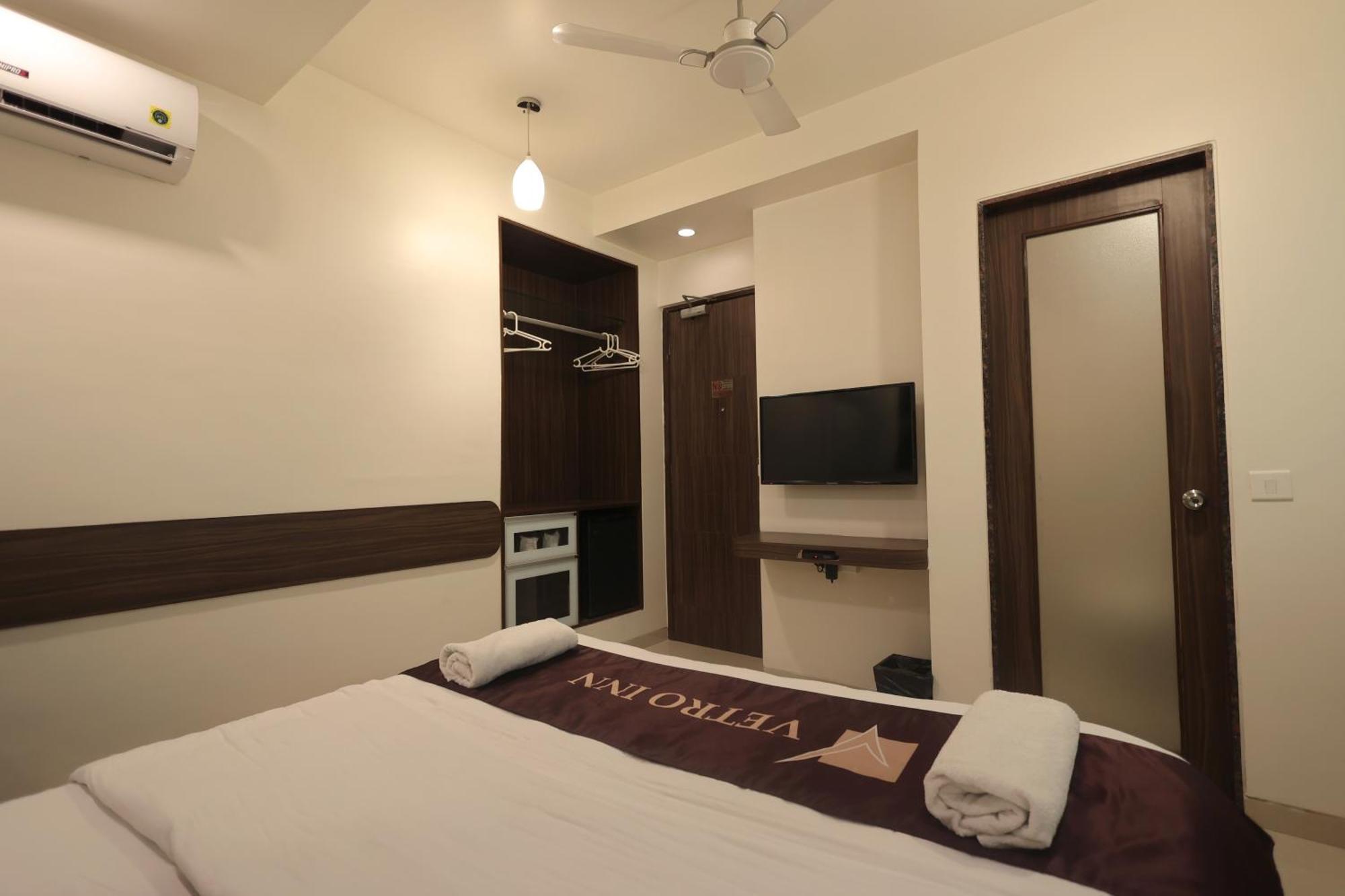 Hotel Vetro Inn Сурат Экстерьер фото