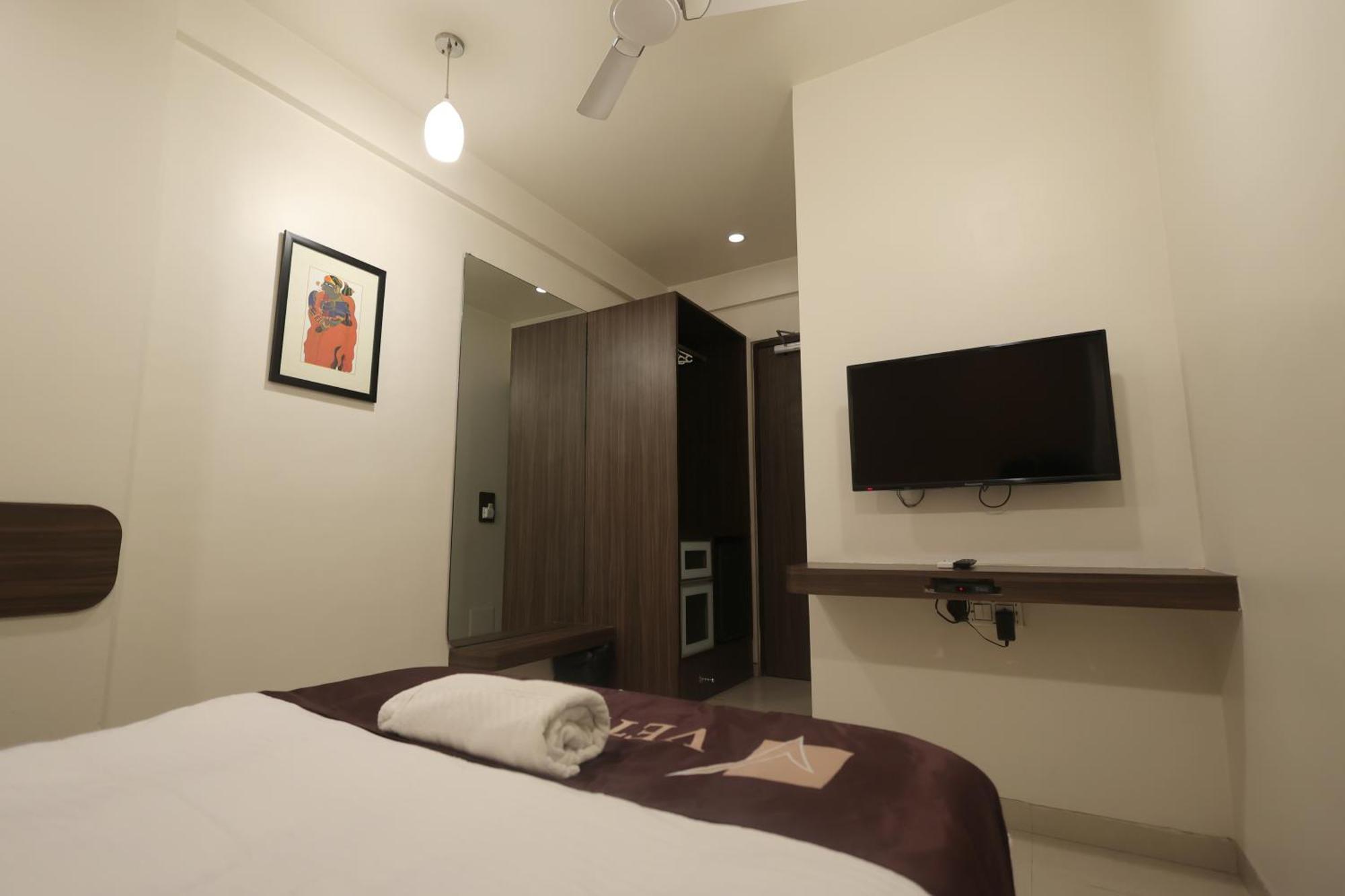 Hotel Vetro Inn Сурат Экстерьер фото