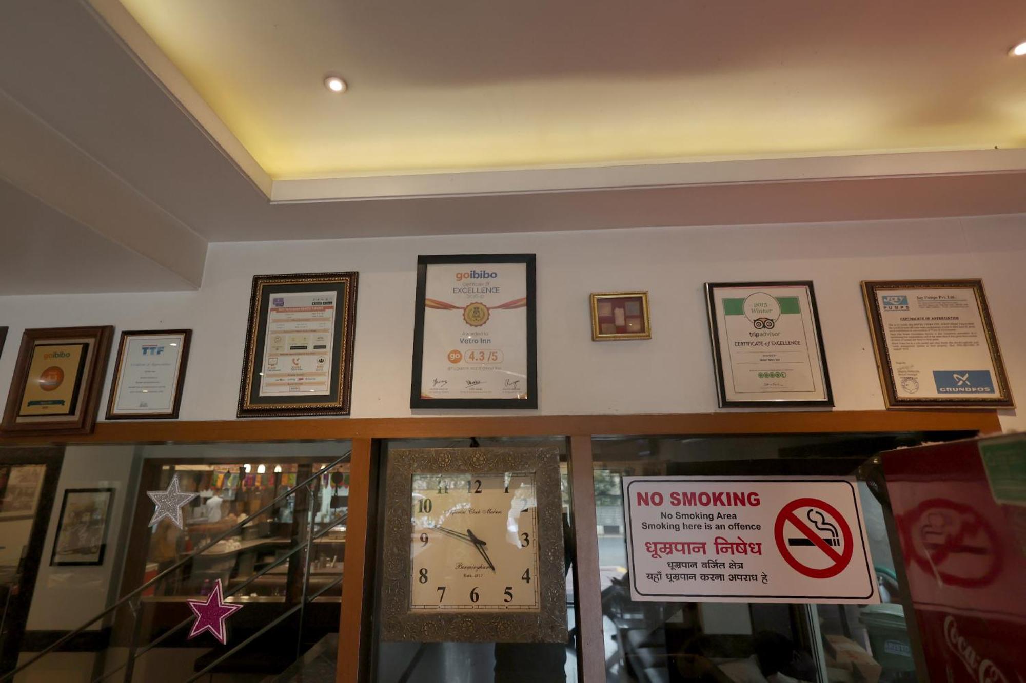 Hotel Vetro Inn Сурат Экстерьер фото