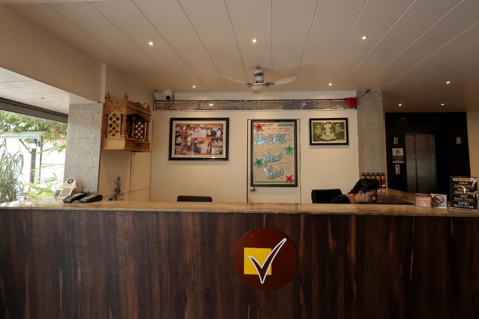Hotel Vetro Inn Сурат Экстерьер фото