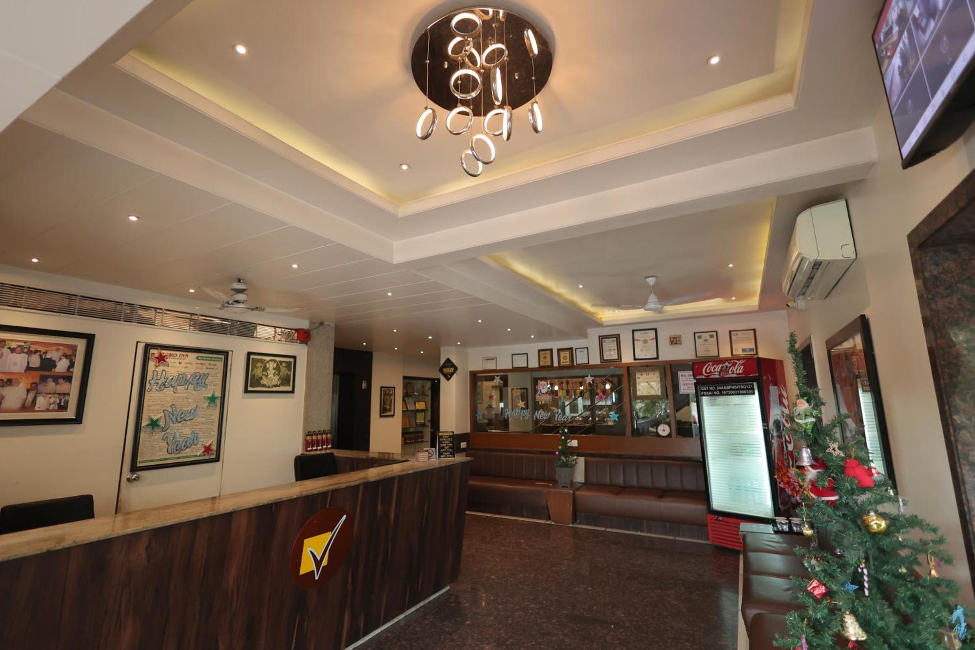 Hotel Vetro Inn Сурат Экстерьер фото